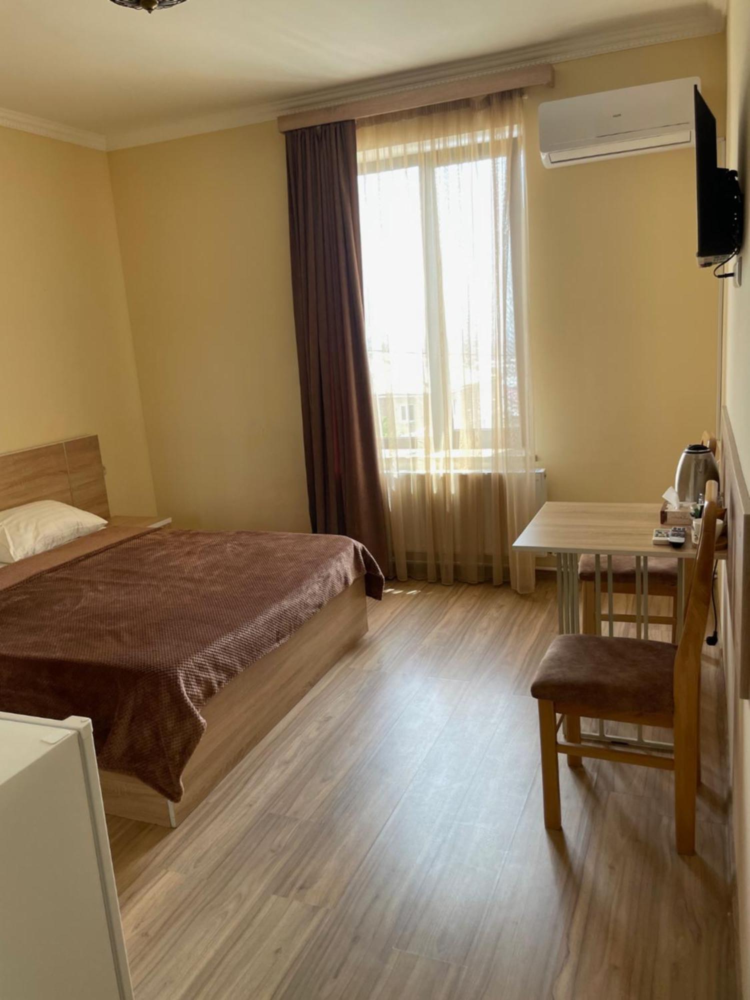 Decca Hotel Yerevan Exterior foto