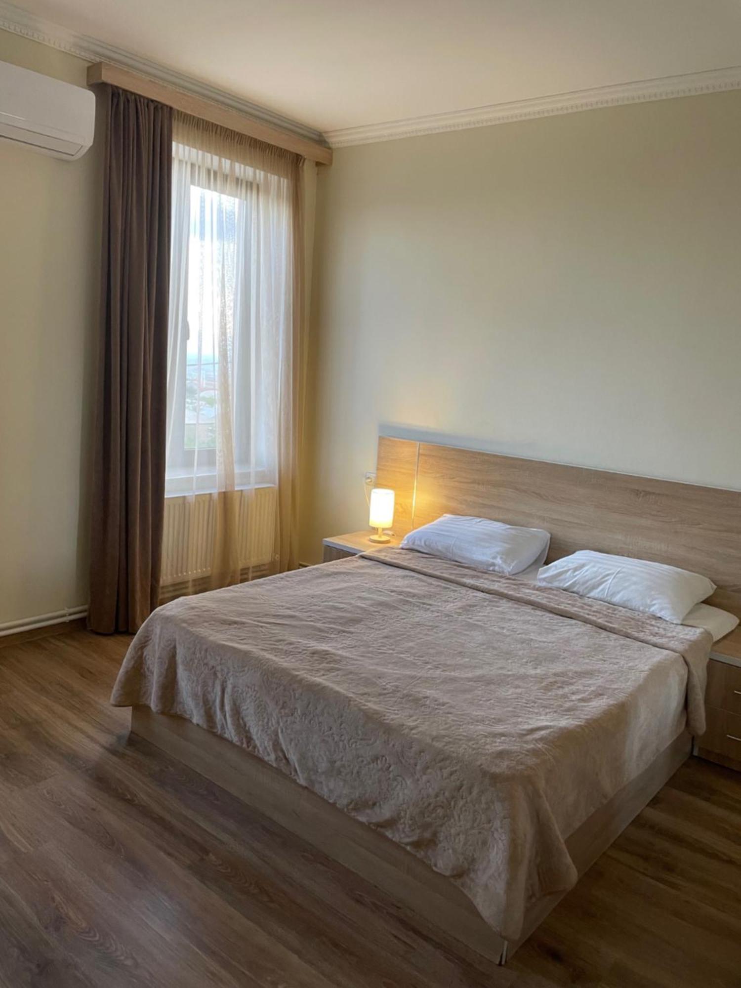 Decca Hotel Yerevan Exterior foto