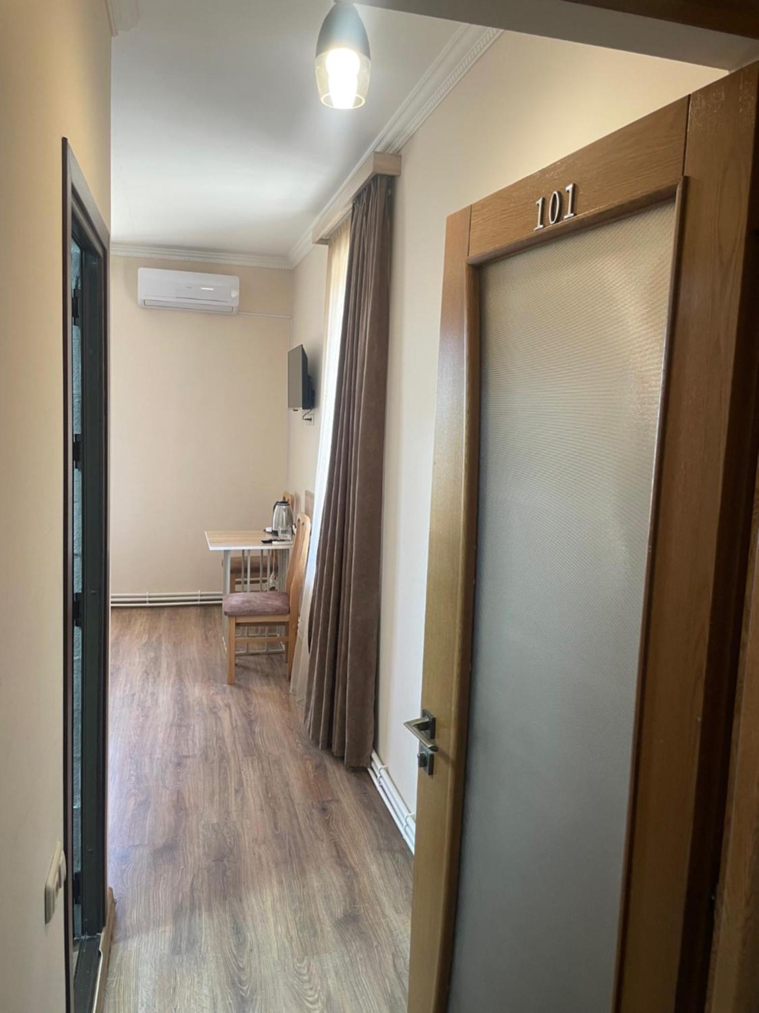 Decca Hotel Yerevan Exterior foto
