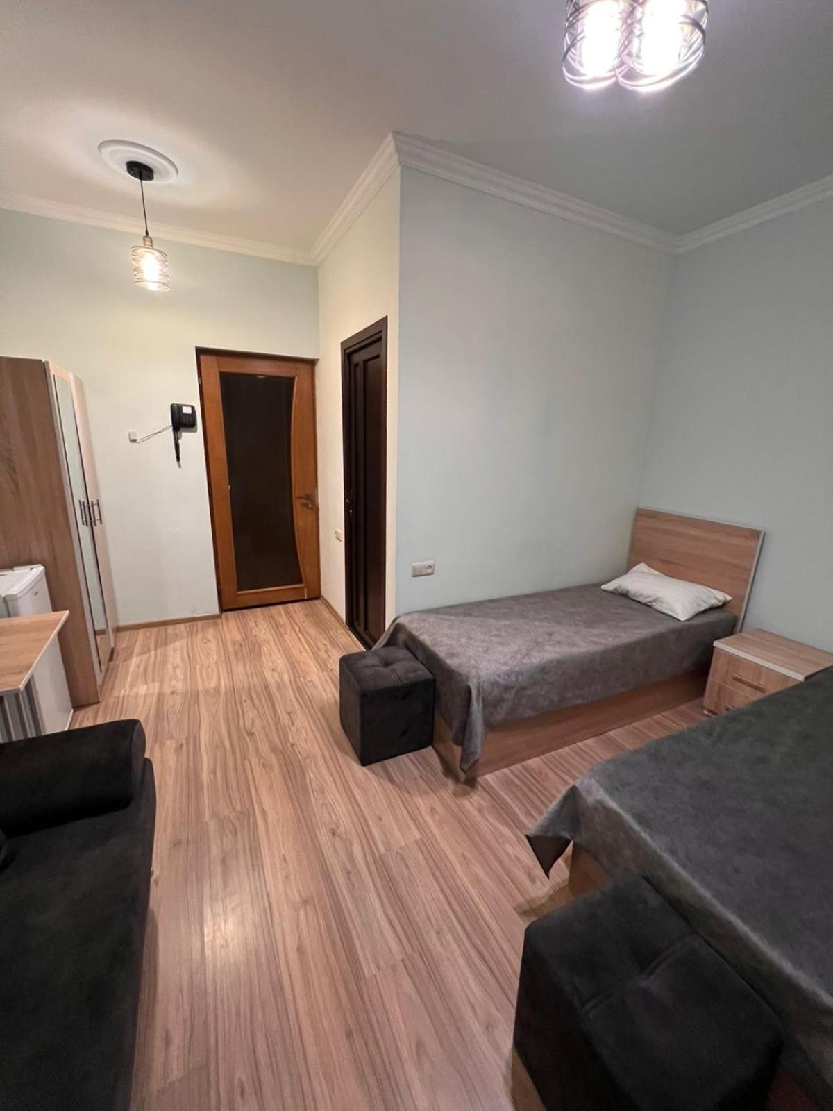Decca Hotel Yerevan Exterior foto